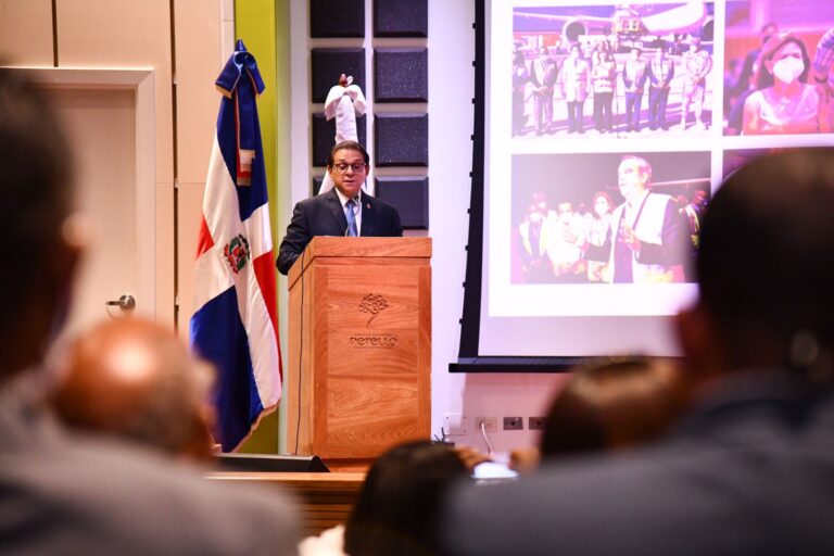 Ministro de Salud presenta PLANDES 2030 en la provincia Peravia