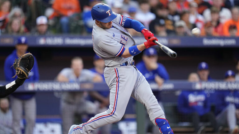 Rangers apabullan a Orioles y toman ventaja 2-0 serie divisional