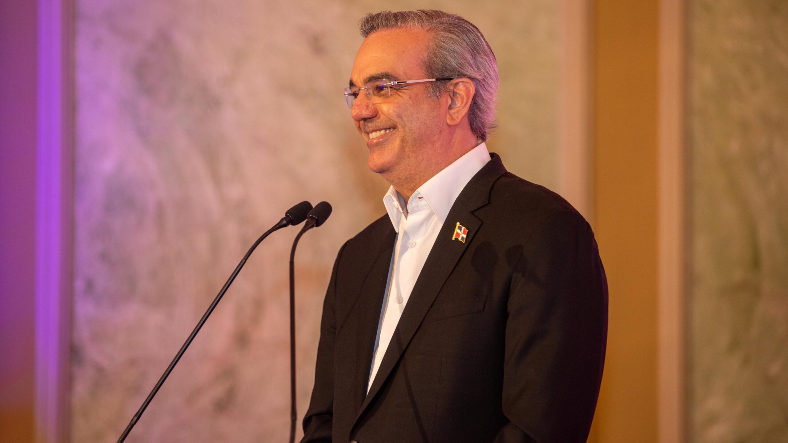 pl Presidente Abinader anuncia bono navideño de 1,500 pesos para 2.5 millones de dominicanos