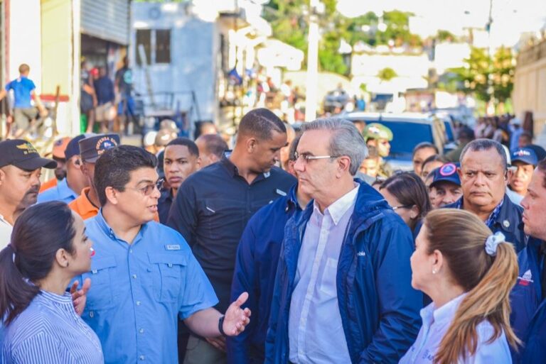 Presidente Luis Abinader recorre zonas afectadas por lluvias