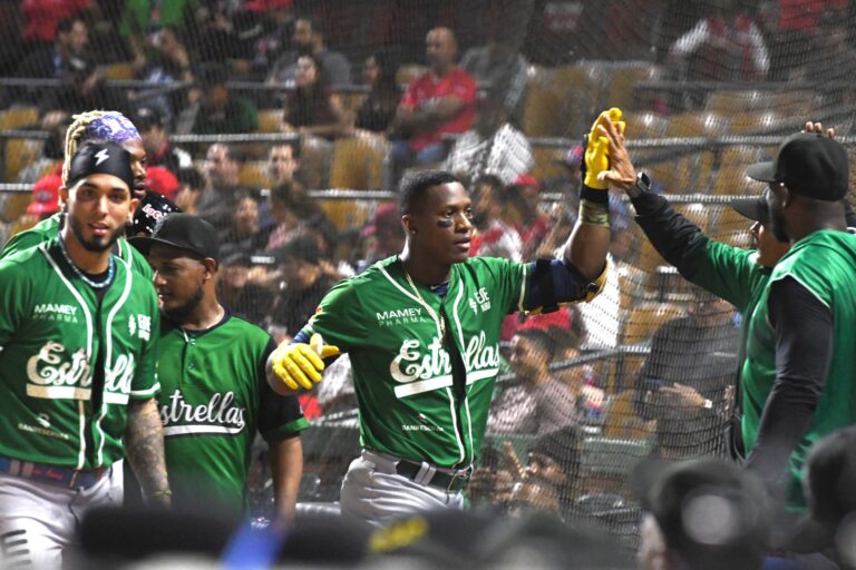 Estrellas triunfan en inicio Todos contra Todos
