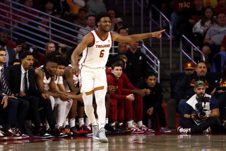 Bronny James debuta en la NCAA