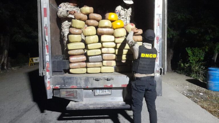 CESFRONT y DNCD incautan en carga de naranjas 368 libras de marihuana