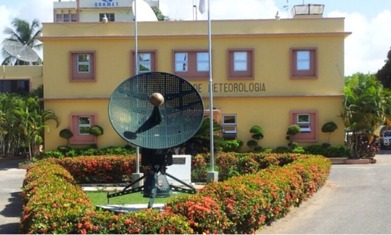 Circulación anticiclónica influyendo sobre gran parte del país