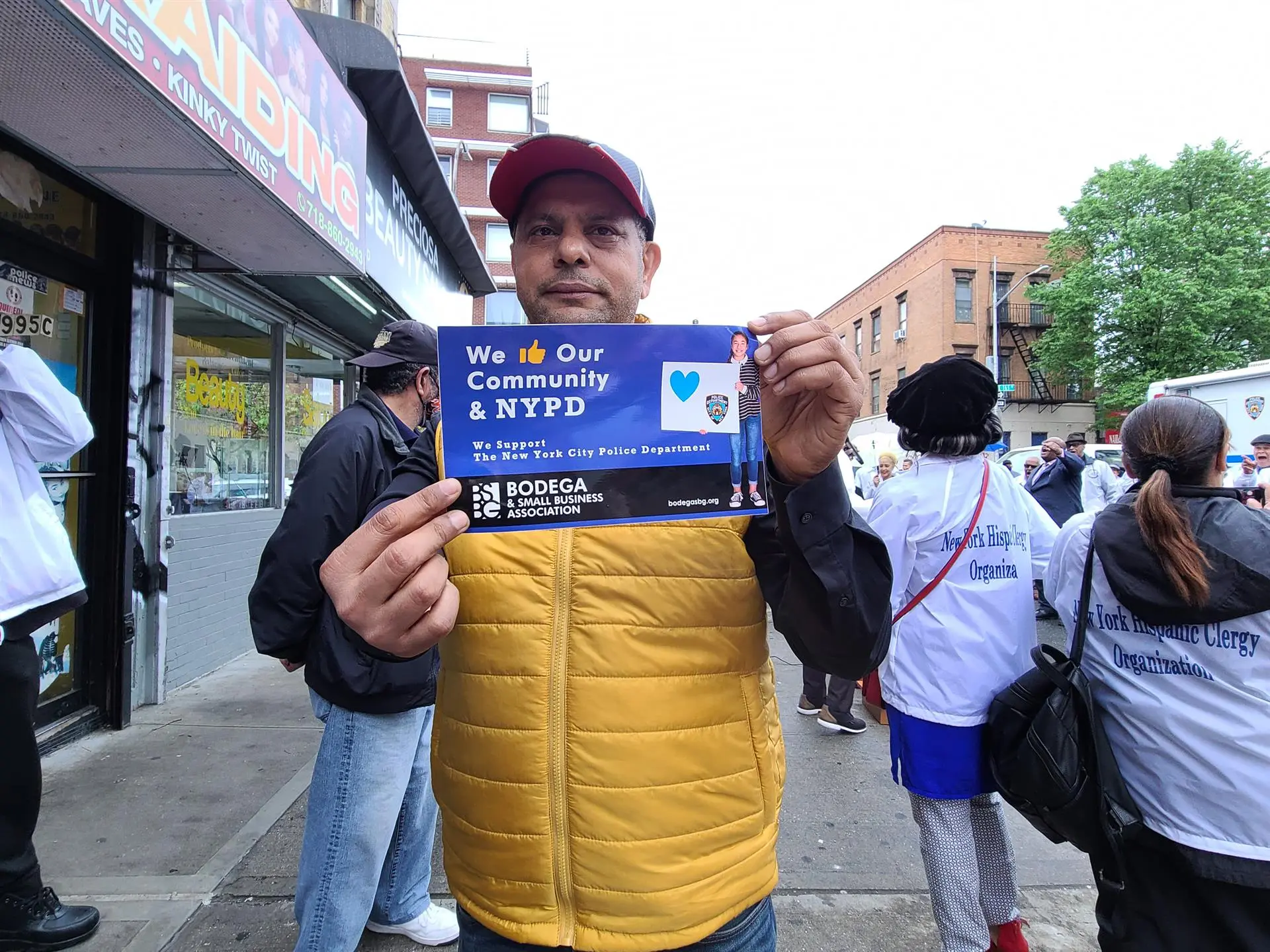 rss-efeab4704d2dcf8ef6f27bf4c50a7a44460d35865afw Bodegas de NY se defienden ante ola criminal con armas de fuego
