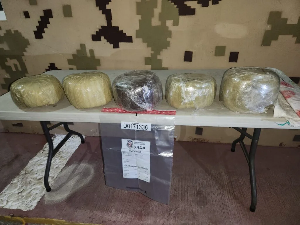 649a9a1b-f5fe-42fb-ad1d-91217cd89714-1024x768 CESFronT y DNCD ocupan 26 libras de marihuana en Pedernales