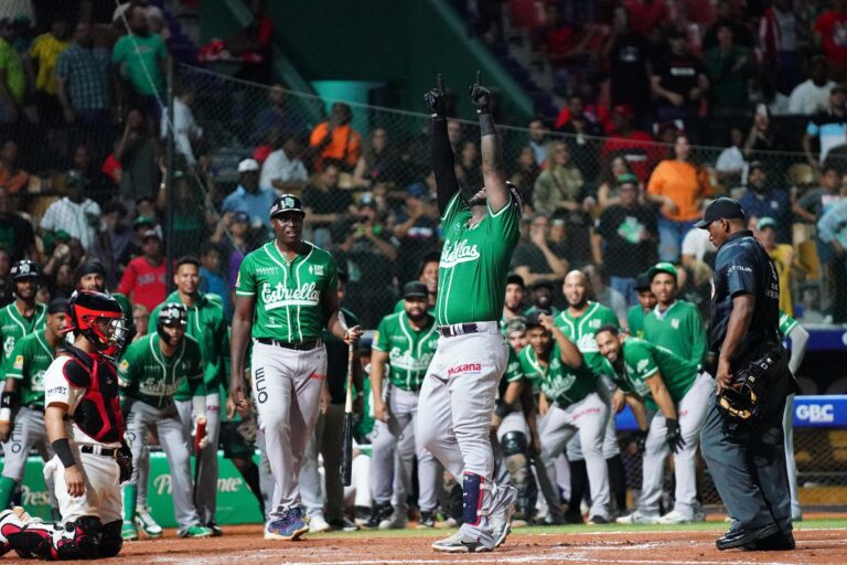 Las Estrellas colocan la final 2-0 con triunfo ante el Licey