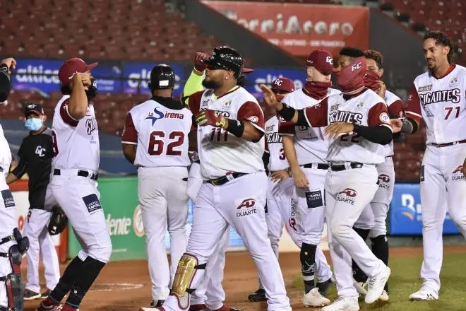 Gigantes vencen a Estrellas