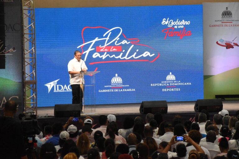 Presidente Abinader encabeza celebración del Día de la Familia
