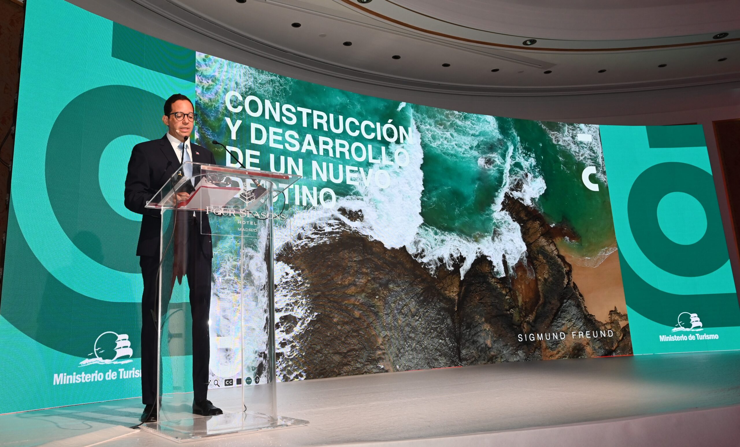 Sigmund Freund presenta la nueva identidad de Cabo Rojo Cabo Rojo se convierte en destino turístico de marca internacional