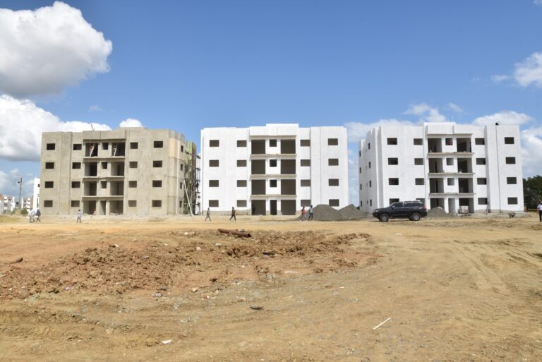 Gobierno entregará 128 apartamentos Familia Feliz a miembros de la PN