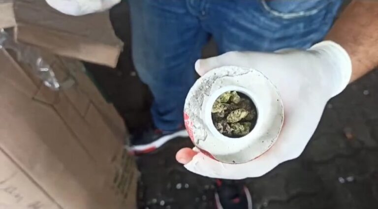Ocupan varias latas llenas de marihuana
