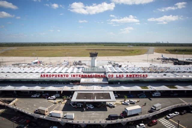 Abinader establece comisión para vigilar fondos de aeropuertos