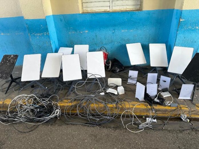 Desmantelan red de estafa desde prisión: Operación clandestina de internet en La Victoria