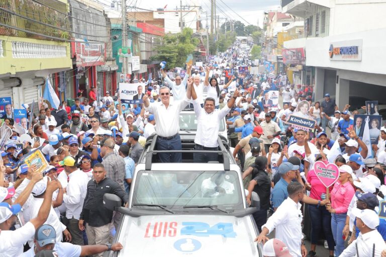 Abinader lidera multitudinaria marcha caravana en Los Alcarrizos