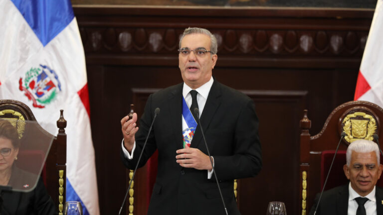 Abinader destaca que gobierno ha destinado 147,000 millones para asistir a los más vulnerables y al comercio en la frontera