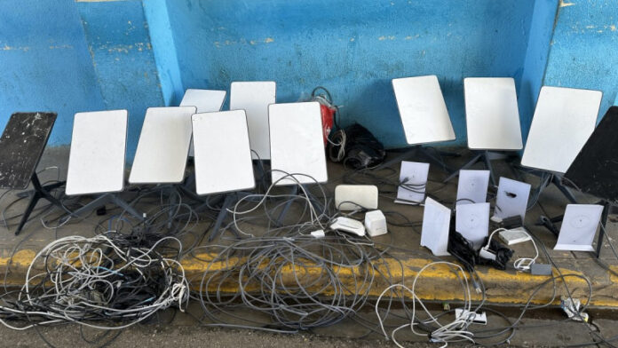 la victoria starlink Investigan policías por conexión clandestina a internet en La Victoria