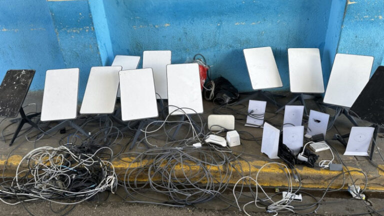 Investigan policías por  conexión clandestina a internet en La Victoria