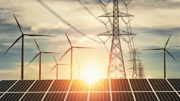panel-solar-turbina-torre-alto-voltaje-puesta-sol Gobierno suple 98% de energía que requiere la población