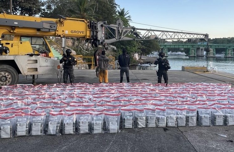 Decomisan 1,407 paquetes presumiblemente cocaína