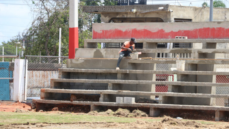 Inefi supervisa trabajos de instalaciones deportivas