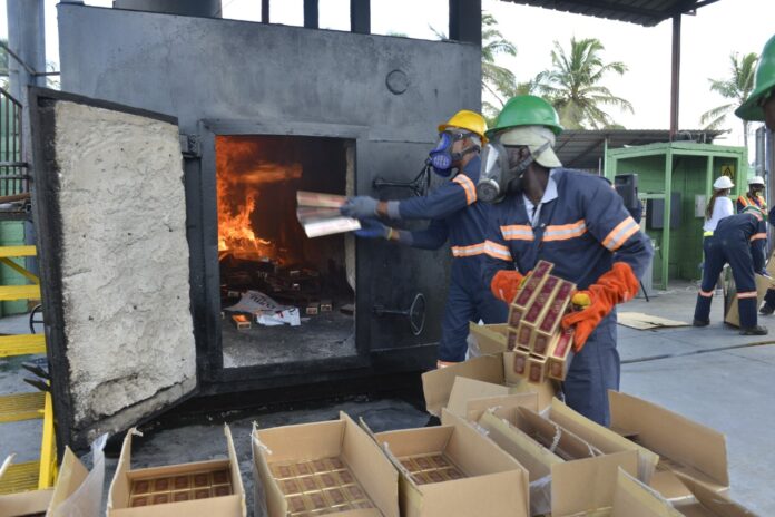 DGA-cigarrillos DGA procede a la incineración de 54,588,798 millones de cigarrillos