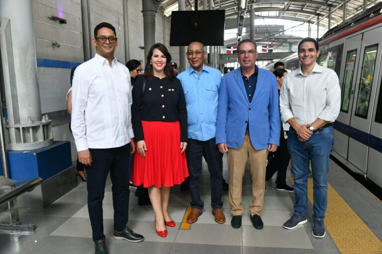 Ministro de Transporte de Jamaica visita instalaciones Metro SD