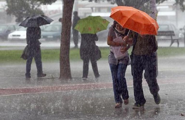 Aguaceros, tormentas eléctricas y ráfagas de viento