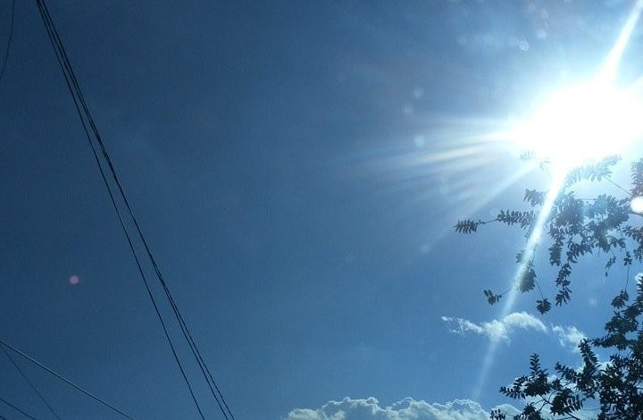 Nubes dispersas y sol, temperaturas frescas