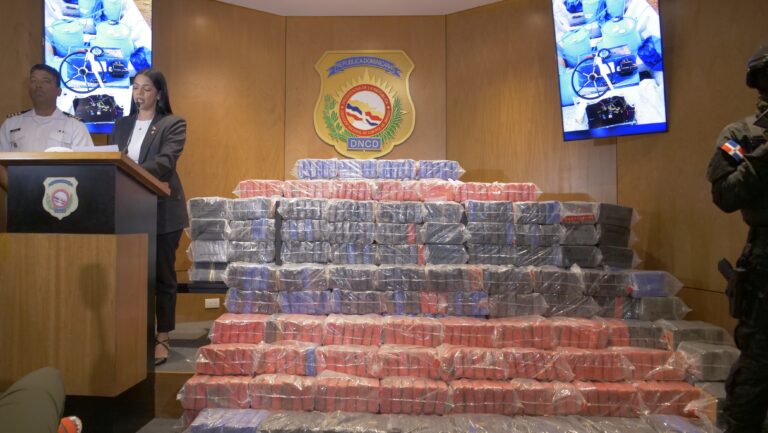 Ocupan casi una tonelada presumiblemente cocaína