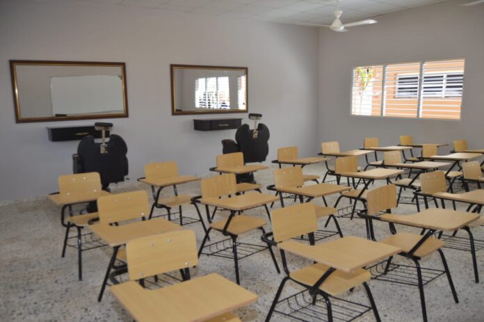 Inauguran escuela vocacional de las FF. AA. y la PN