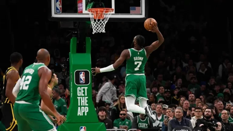 Paliza histórica de Celtics a los Warriors