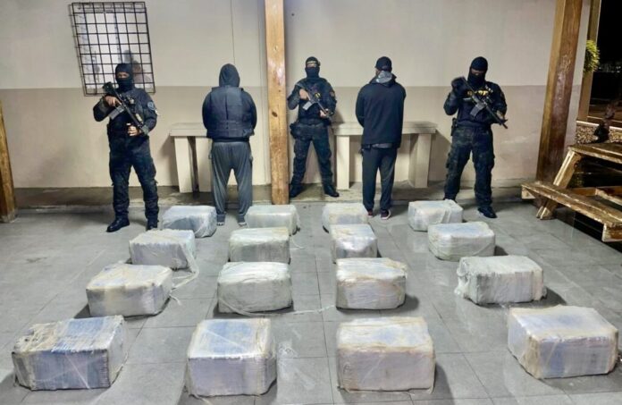 16311c1c-40f0-4ab2-a07c-bb6029da5d68-1024x666 Incautados 400 paquetes de presunta cocaína