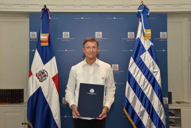 RD recibe primera visita de un canciller húngaro