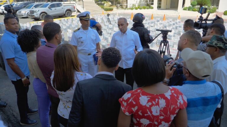 Cabrera Ulloa felicita periodistas por su compromiso con la verdad