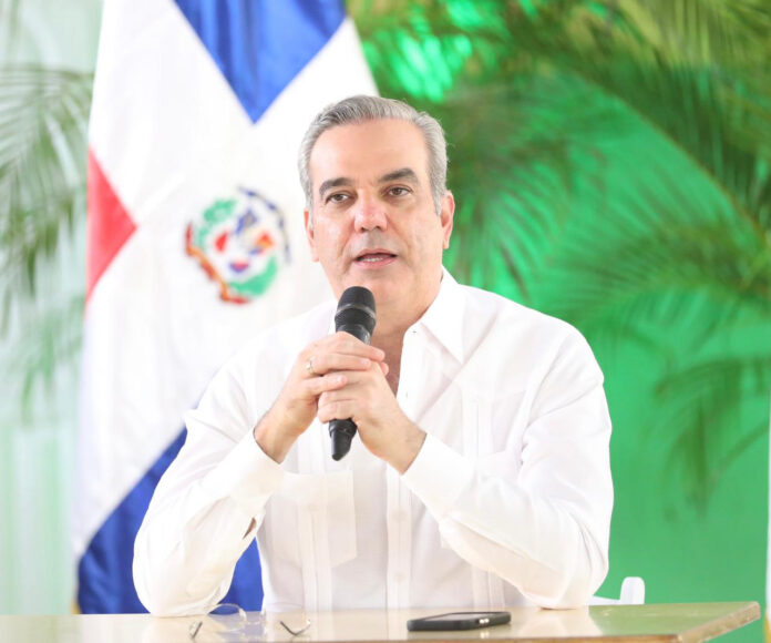 Abinader anuncia la reparación y construcción de instalaciones deportivas en Santiago