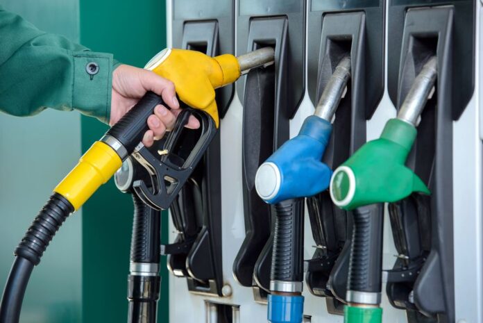 Gobierno de Abinader mantiene subsidios a combustibles