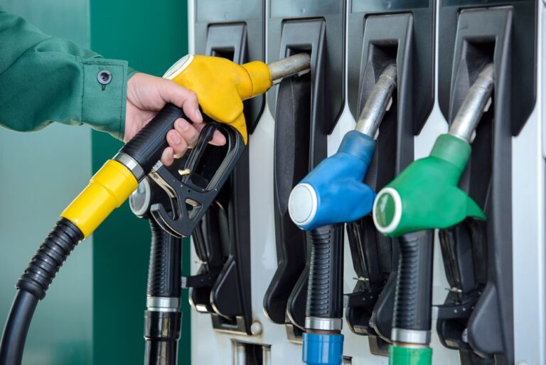 Gobierno de Abinader mantiene subsidios a combustibles