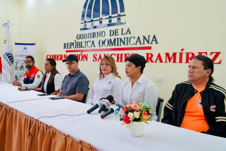 Comedores Económicos brindan ayuda a afectados por lluvias