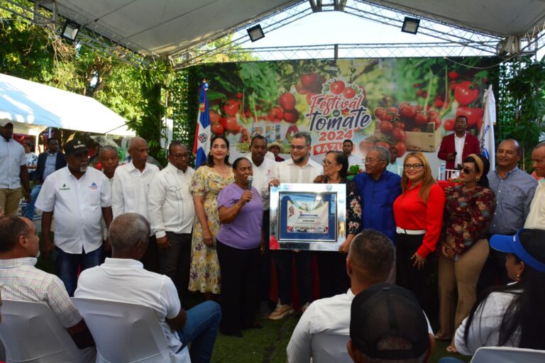 Reconocen a Hecmilio Galván por su contribución al sector agropecuario