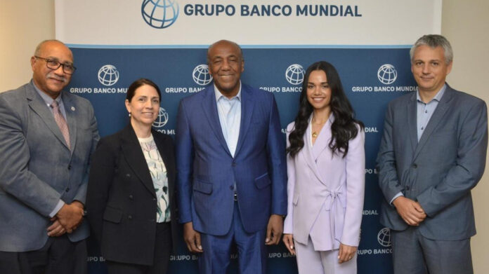 Miguel Díaz, Gabriela Elizondo, RD y el BM unen esfuerzos para impulsar la transición energética