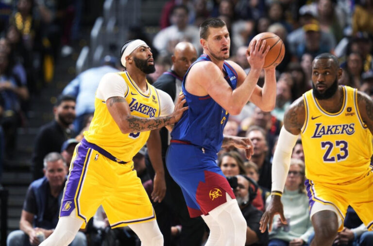 Denver supera a Lakers recuperándose de una desventaja