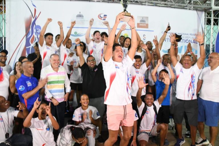 Distrito Nacional gana campeonato natación