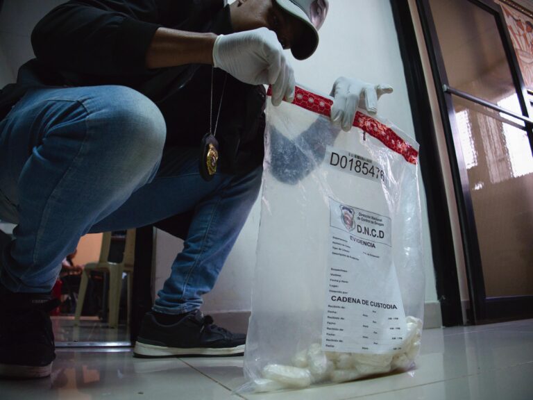 Detienen a dominicano con estómago lleno de cocaína