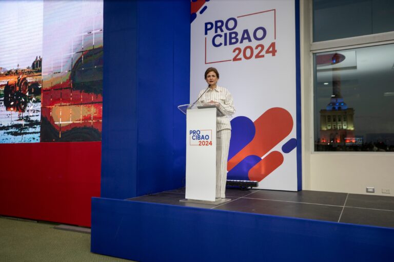 Raquel Peña deja inaugurada la primera edición de ProCibao