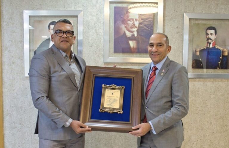 Club Atlético Licey reconoce presidente DNCD