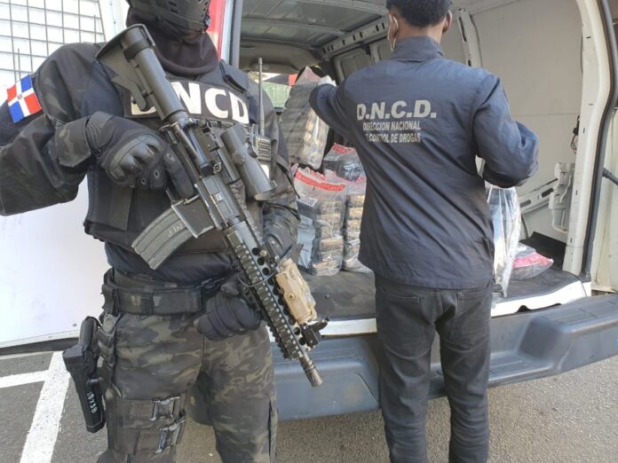 Confiscados 104 paquetes de cocaína