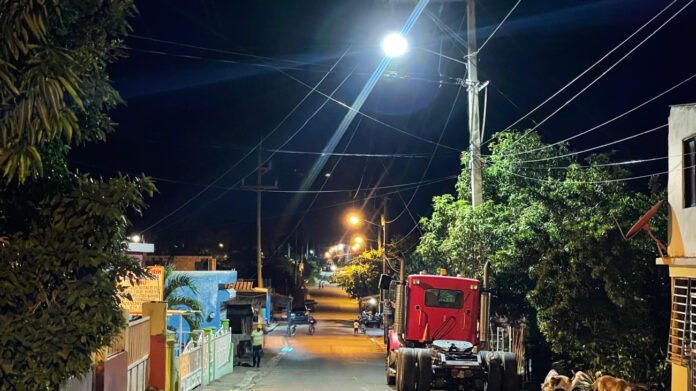 AP3 Edesur ilumina distritos municipales de Peravia