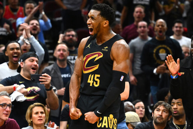 Mitchell lidera la remontada épica de Cleveland en los playoffs