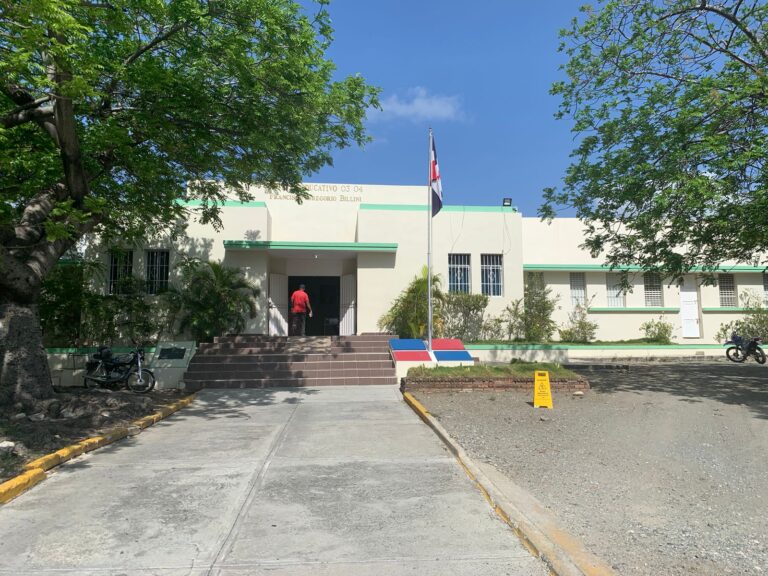 En espera de fecha de inauguración se encuentra para inauguración Escuela La Saona